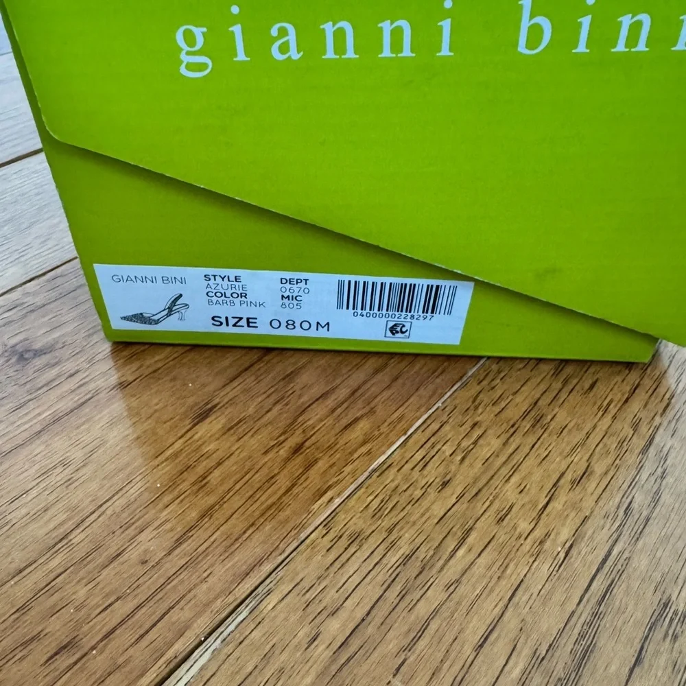 Gianni Bini, the Azurie Suede Studded
Slingback Pumps Size 8 new in box - Picture 4 of 9